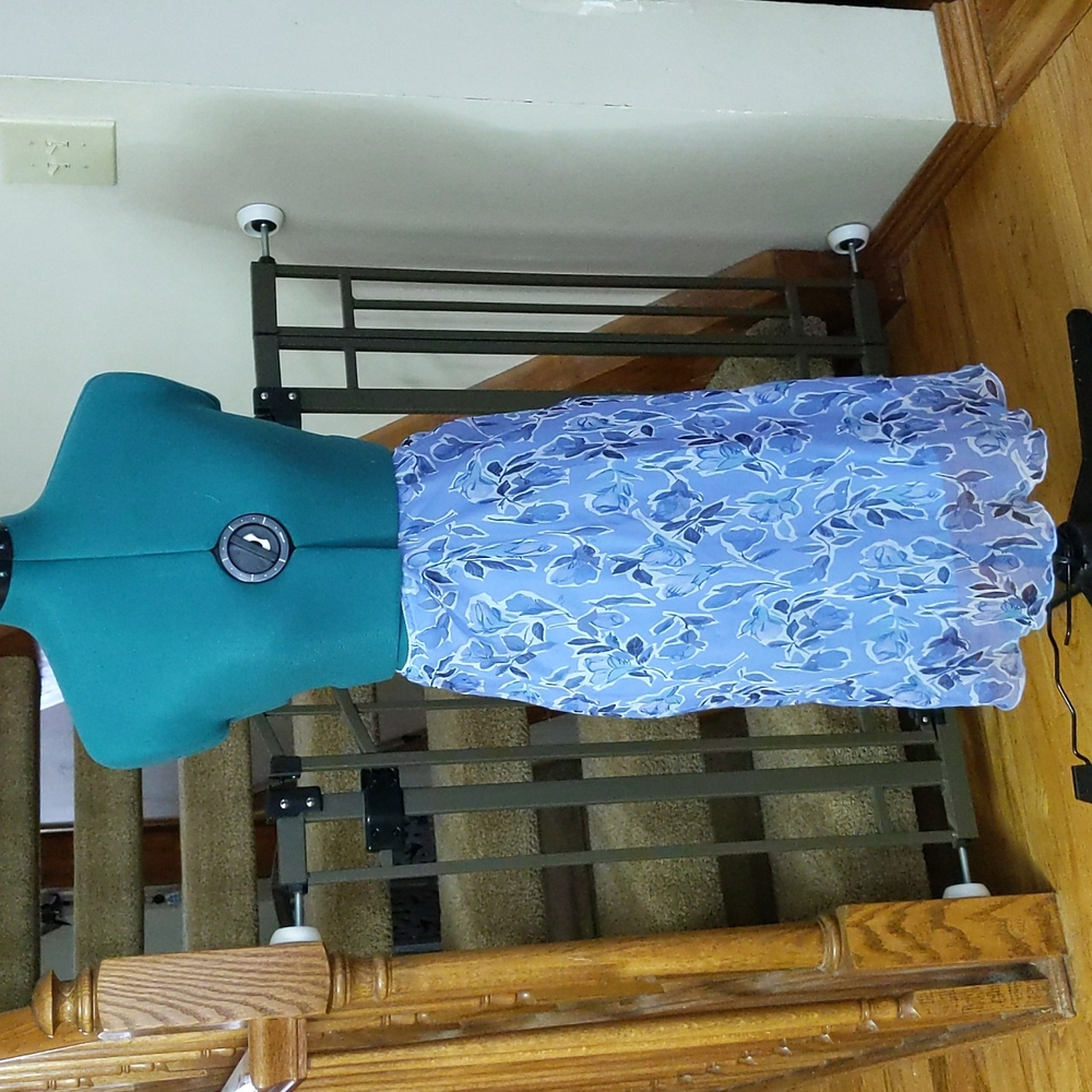 00's blue floral skirt